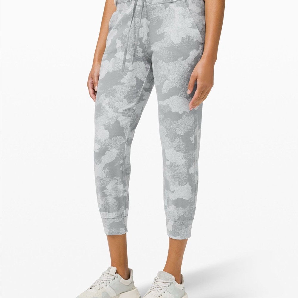 Gray Camo Women's Jogger Pants 
READY TO RULU JOGGER CROP
